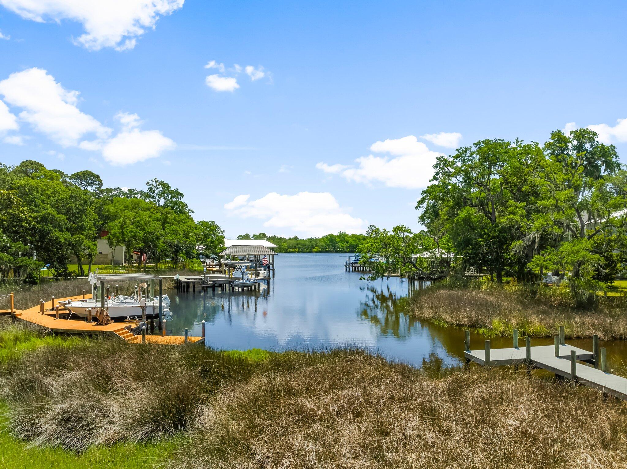 MOORES LANDING - Residential