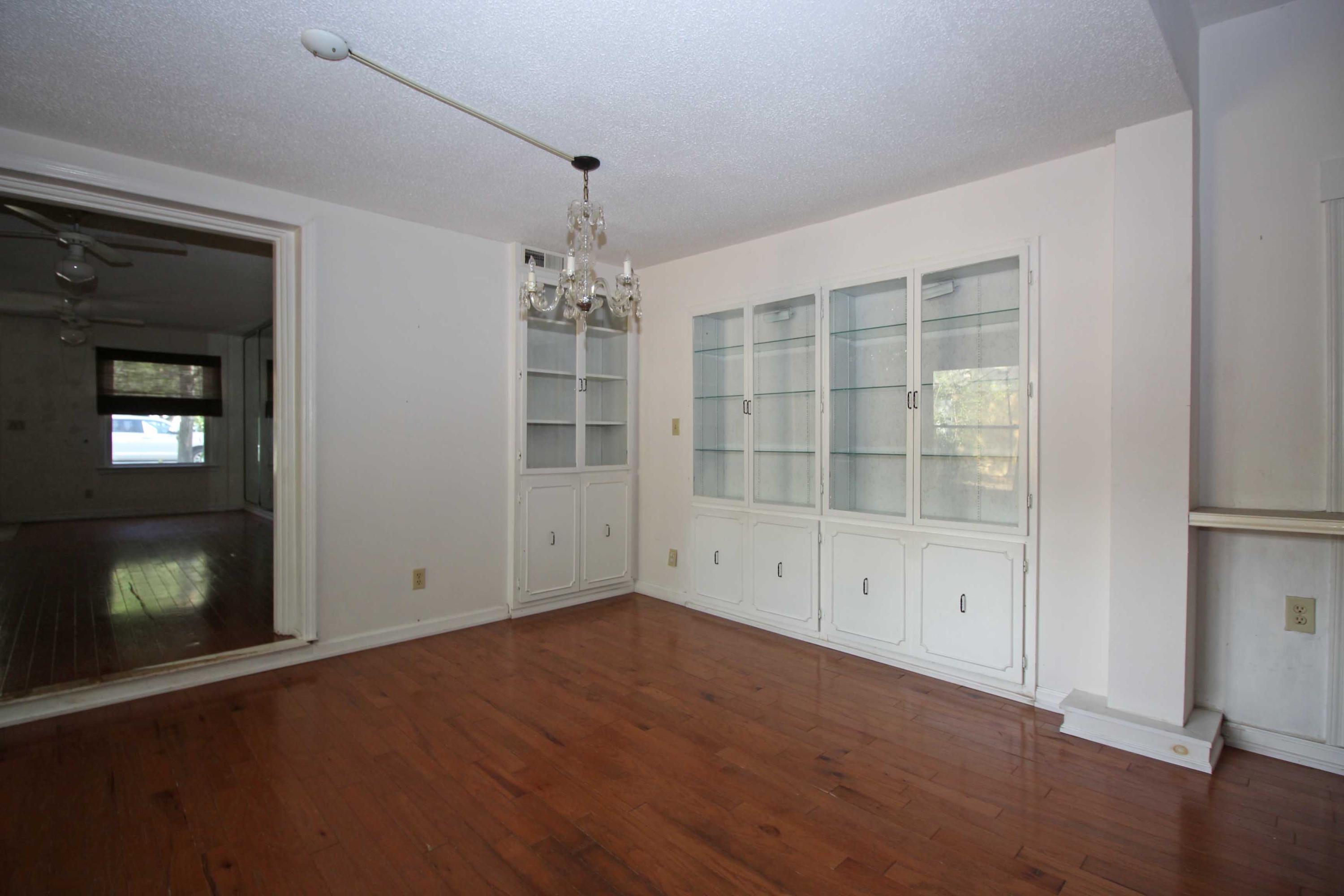 ELLIOTTS POINT 4TH ADDN - Residential