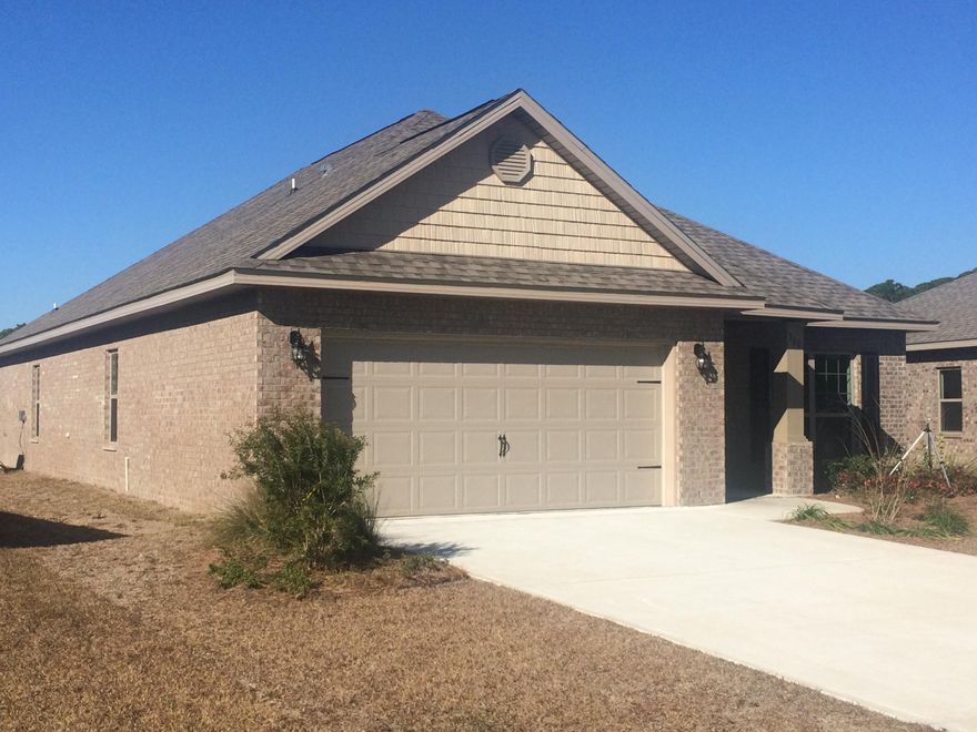 The Bailey is a 1,979 sq.ft. single story D.R. Horton floor plan featuring 3 bedrooms, 2 baths and 2 car garage. The large open kitchen also includes a breakfast area leading to the family room and covered back patio. The master bedroom receives plenty of light from the back of the house and the master bath features a walk in closet, dual vanity, separate shower and tub. Both the second and the third bedrooms contain a walk in closets and the hall separating the two features a linen closet near the second bath.