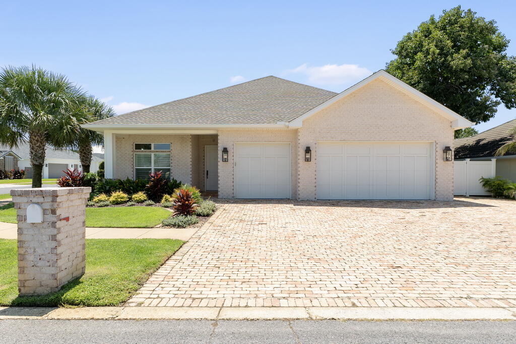 AVALON BEACH ESTATES - Residential
