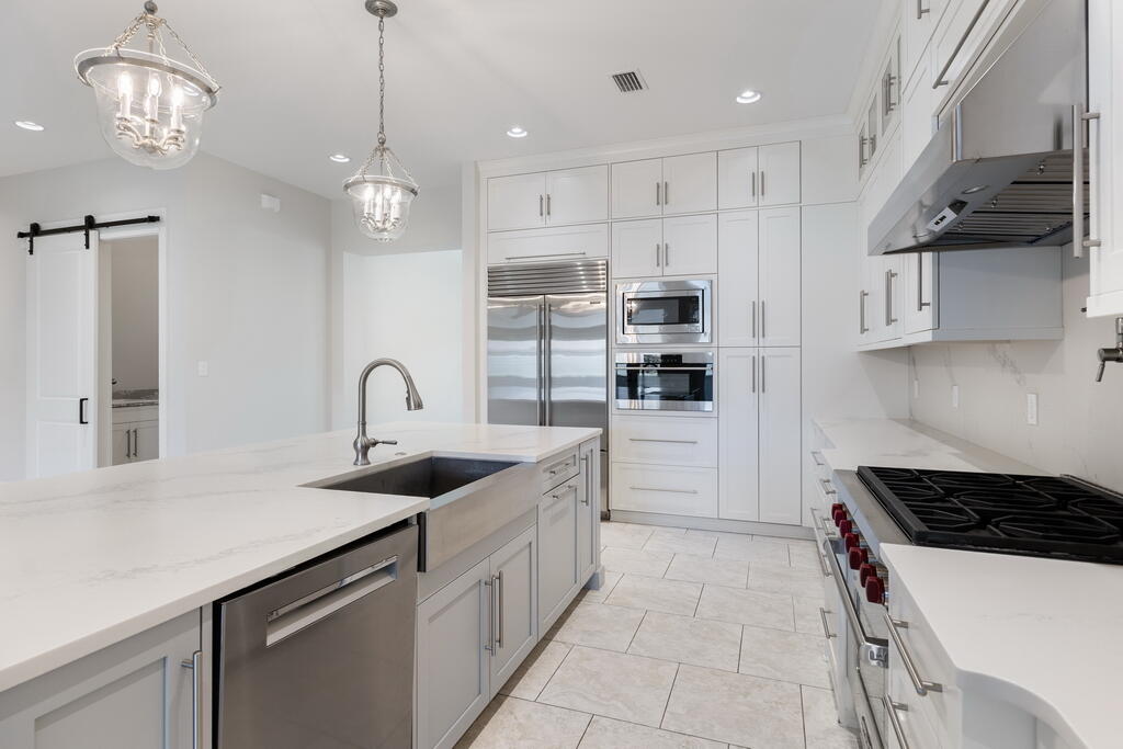 AVALON BEACH ESTATES - Residential