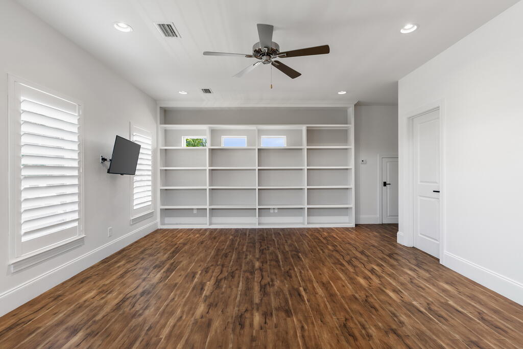 AVALON BEACH ESTATES - Residential