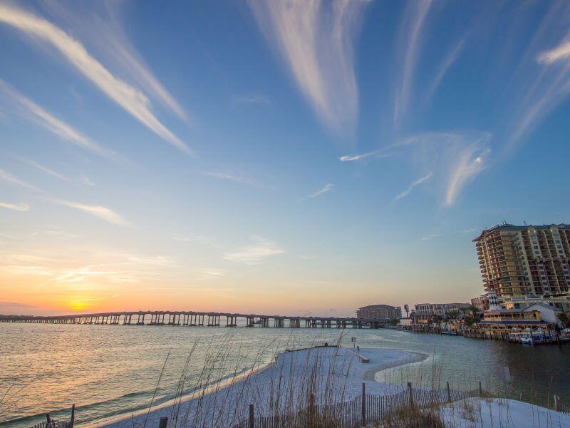 EMERALD GRANDE - Residential Lease