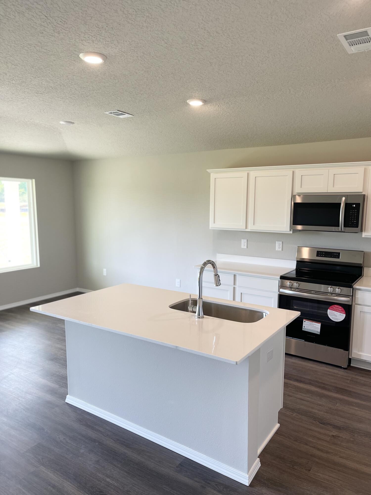 WHITE OAK ESTATES - Residential