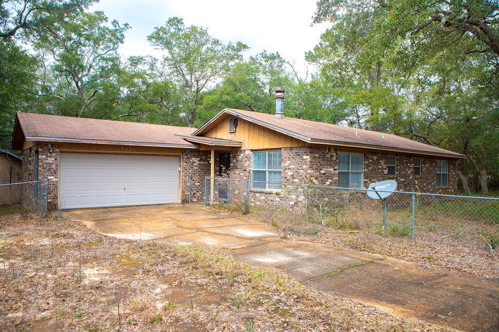 HOLLY WOODS - Residential