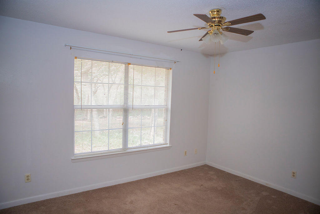 HOLLY WOODS - Residential