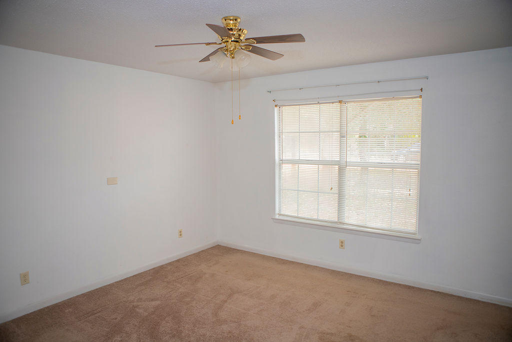 HOLLY WOODS - Residential