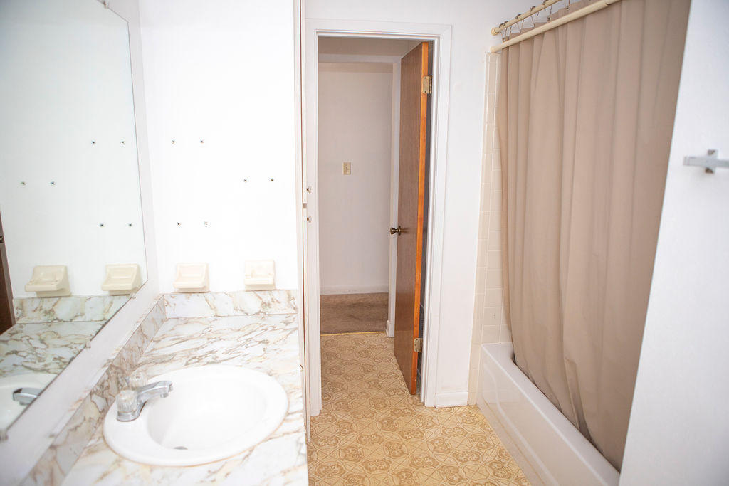 HOLLY WOODS - Residential