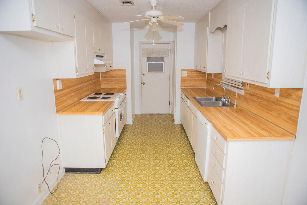 HOLLY WOODS - Residential