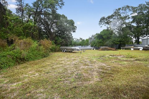 Photo of 950 B Street, Crestview, FL 32536 (MLS # 991188)