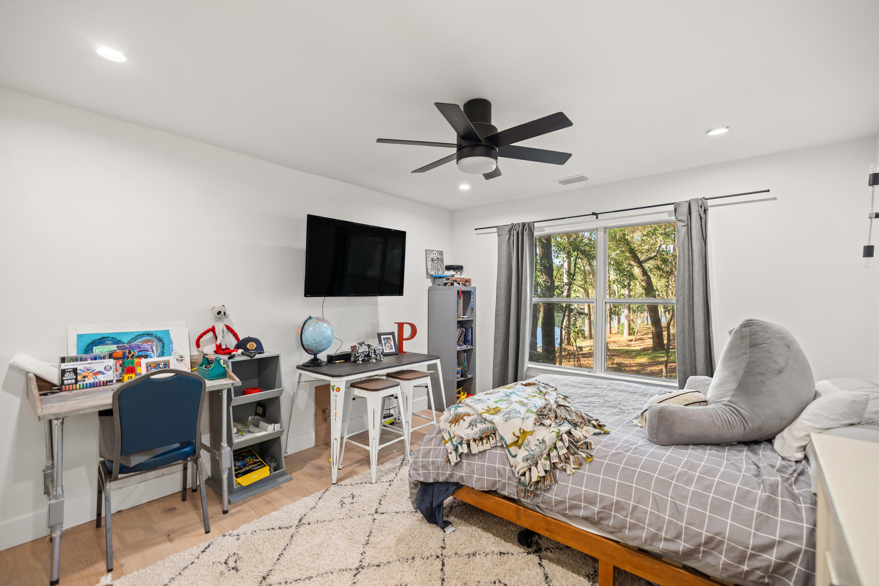 ROCKY BAYOU COUNTRY CLUB ESTATES 1 - Residential Lease
