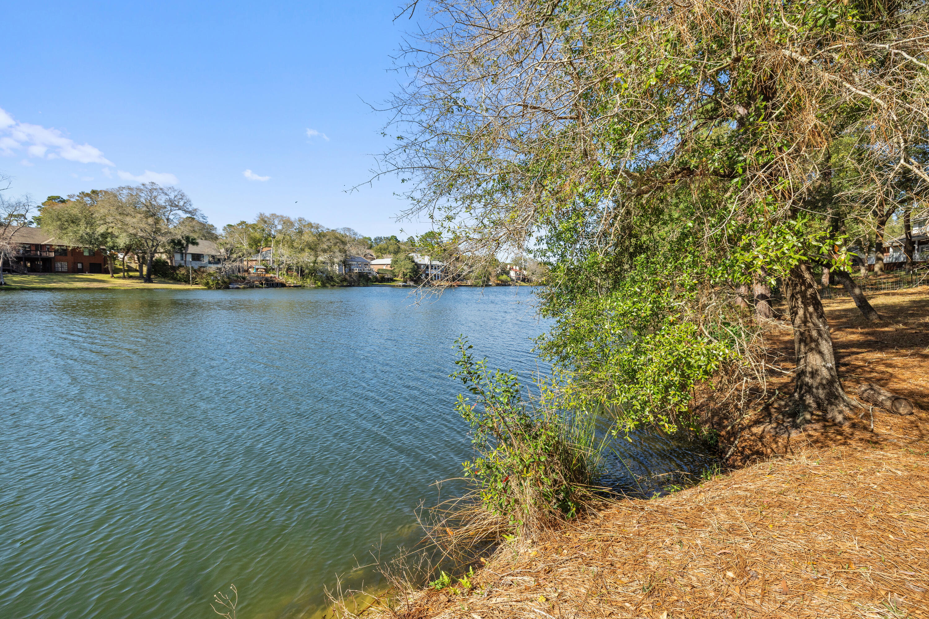 ROCKY BAYOU COUNTRY CLUB ESTATES 1 - Residential Lease