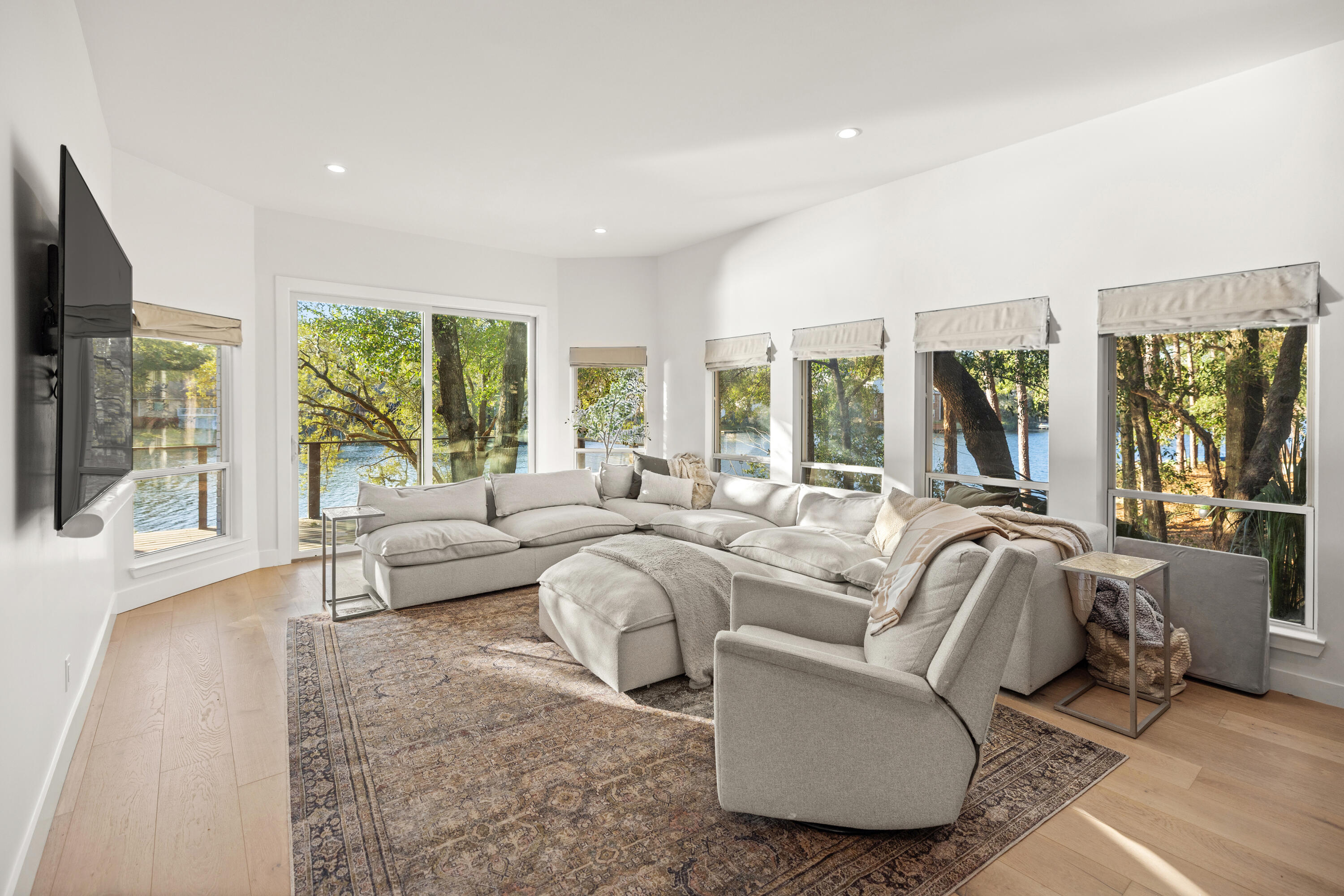 ROCKY BAYOU COUNTRY CLUB ESTATES 1 - Residential Lease