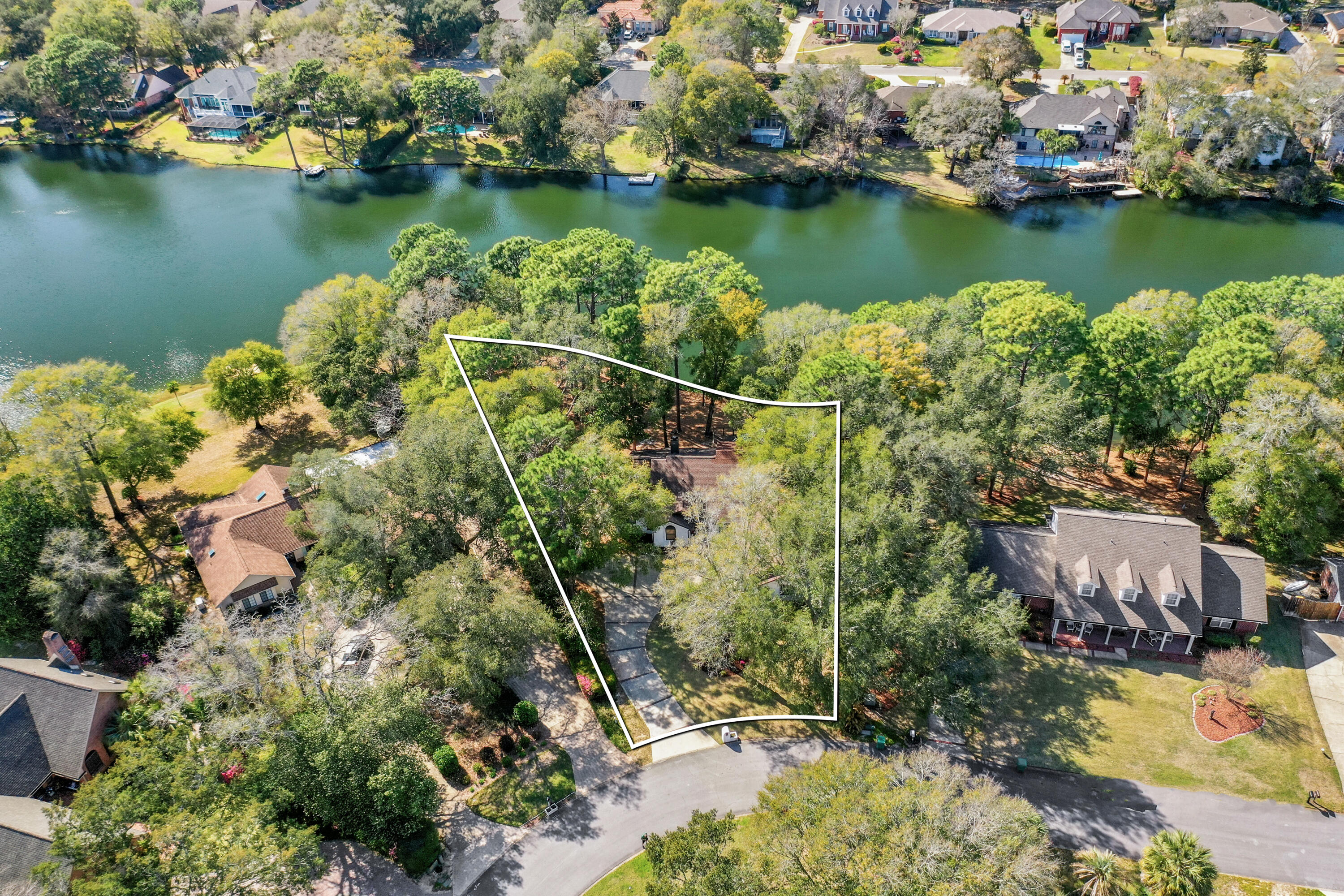 ROCKY BAYOU COUNTRY CLUB ESTATES 1 - Residential Lease