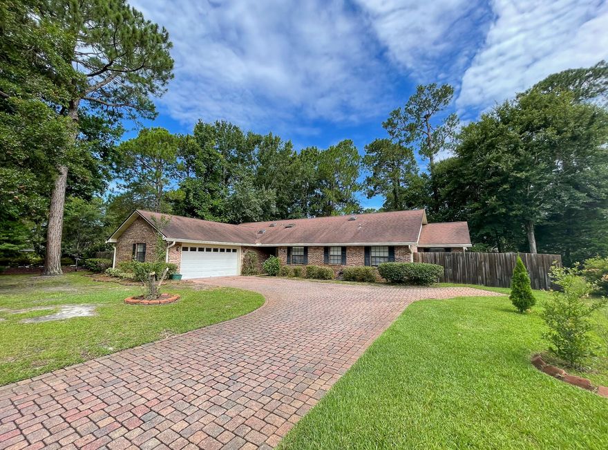 Beautiful, quaint home located in Bluewater Bay. Fresh and well maintained interior, , granite countertops, high ceilings, updated bathrooms, and the perfect floorplan. An open concept kitchen, breakfast area, and family room will allow for easy family living. A large formal dining and living space is perfect for entertaining. A quick golf cart ride to Golf, Tennis, Swimming, or just go sit in the shade and feed the ducks and fish at the pond around the corner. Interested? Come see this home today! Seller to install new roof prior to closing with acceptable offer.