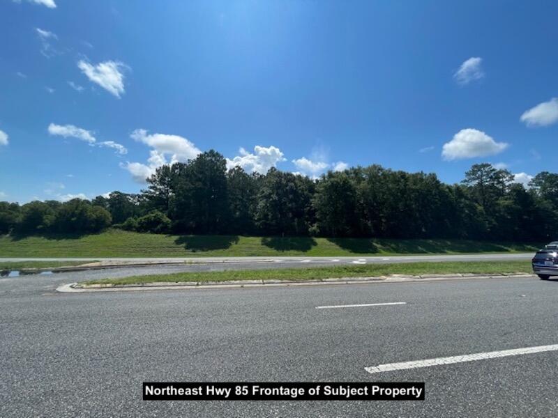 Exceptional investment opportunity to purchase 28.92 acres of Mixed Use Commercial Land located in the flourishing growth area of Crestview, FL. This gorgeous property boasts 725 linear feet on Highway 85 North and over 1,500 linear feet around Houston Lane, wrapping the entire western, northern, and eastern sides of the property, promoting excellent traffic circulation and access.   The property's inherent beauty and land use permit various uses, including but not limited to Assisted Living, Multi-Family, Medical, and Commercial Retail.