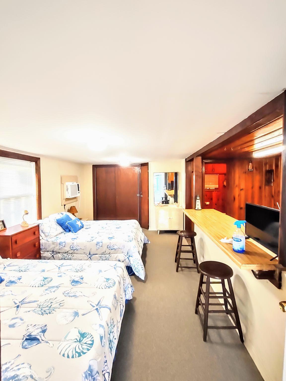 LAGUNA BEACH - Residential