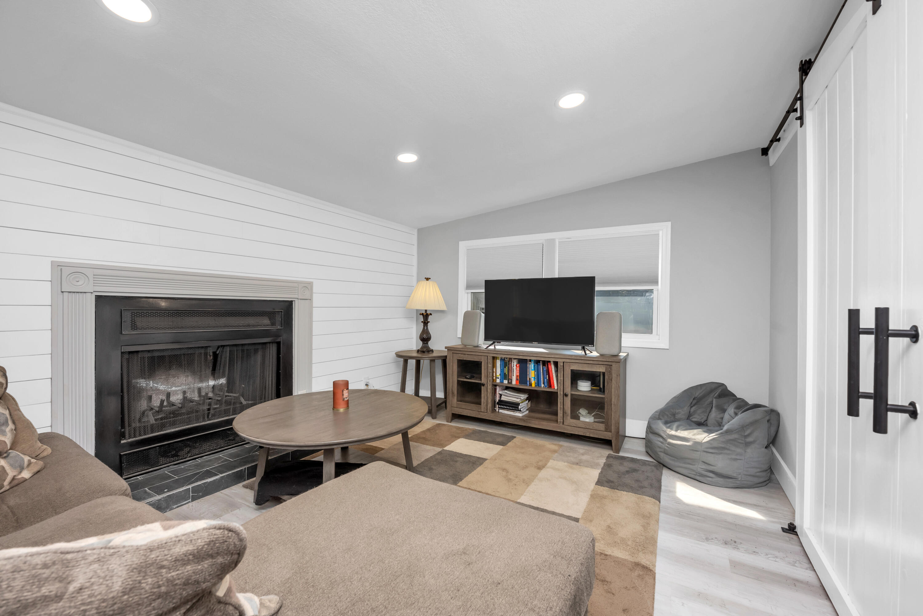 GARNIERS BEACH 2ND - Residential Lease