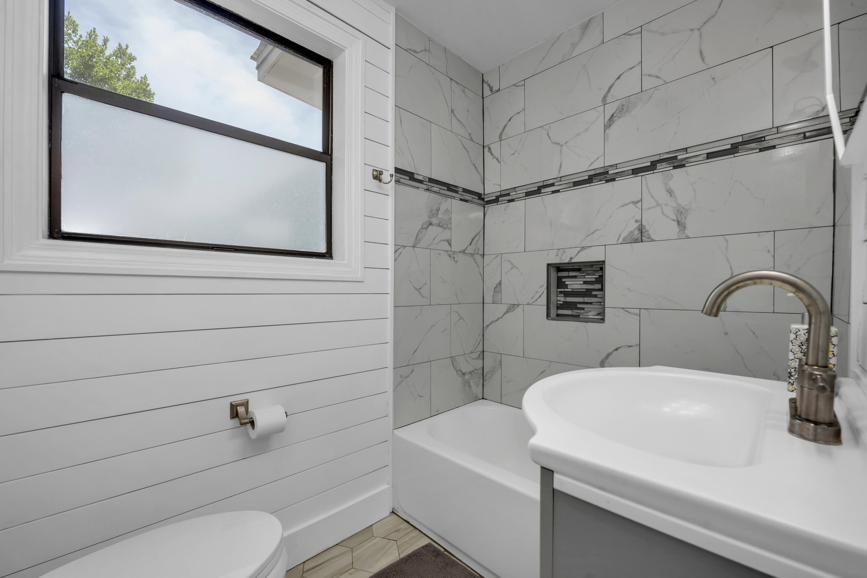 GARNIERS BEACH 2ND - Residential Lease