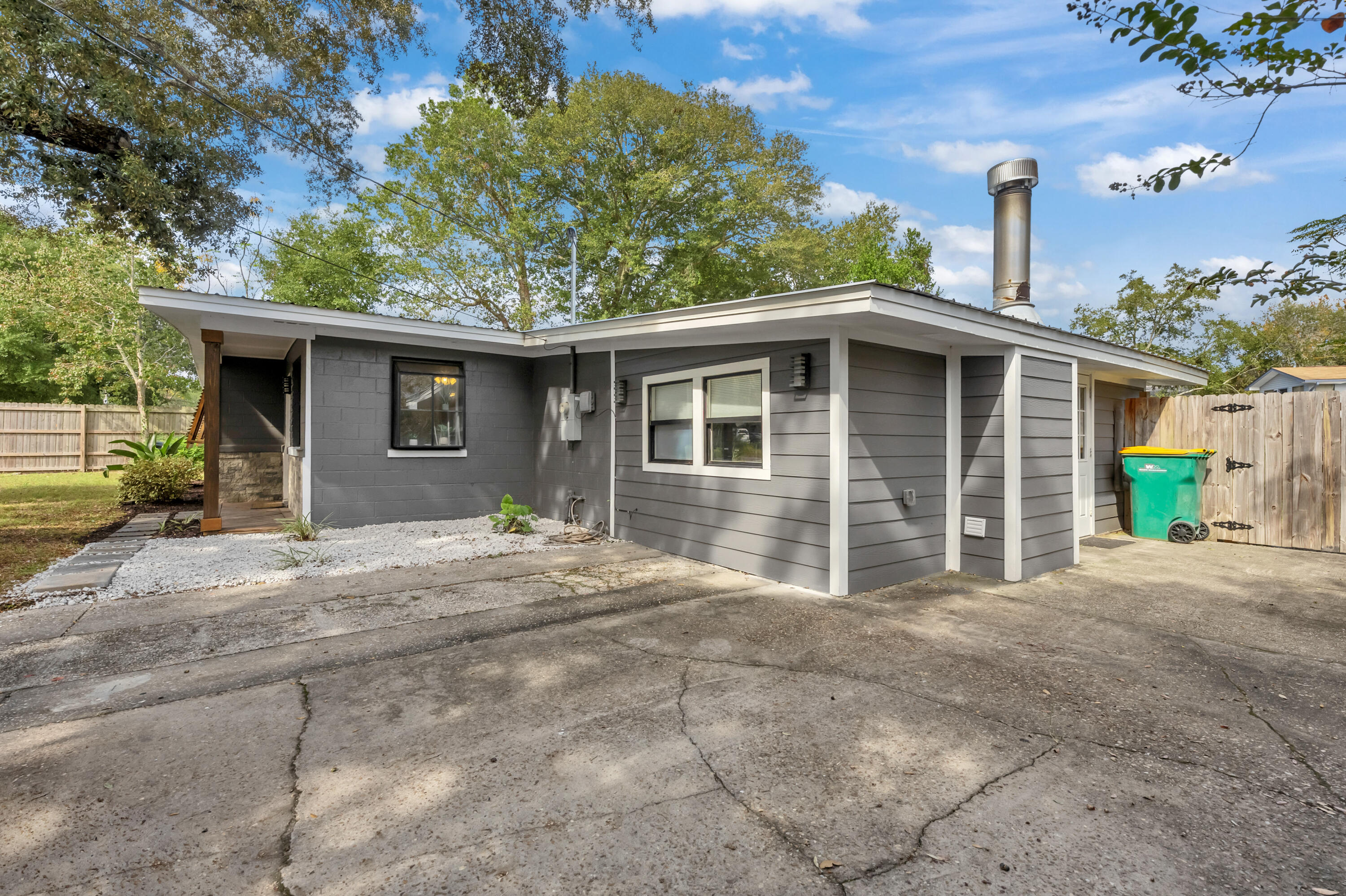 GARNIERS BEACH 2ND - Residential Lease