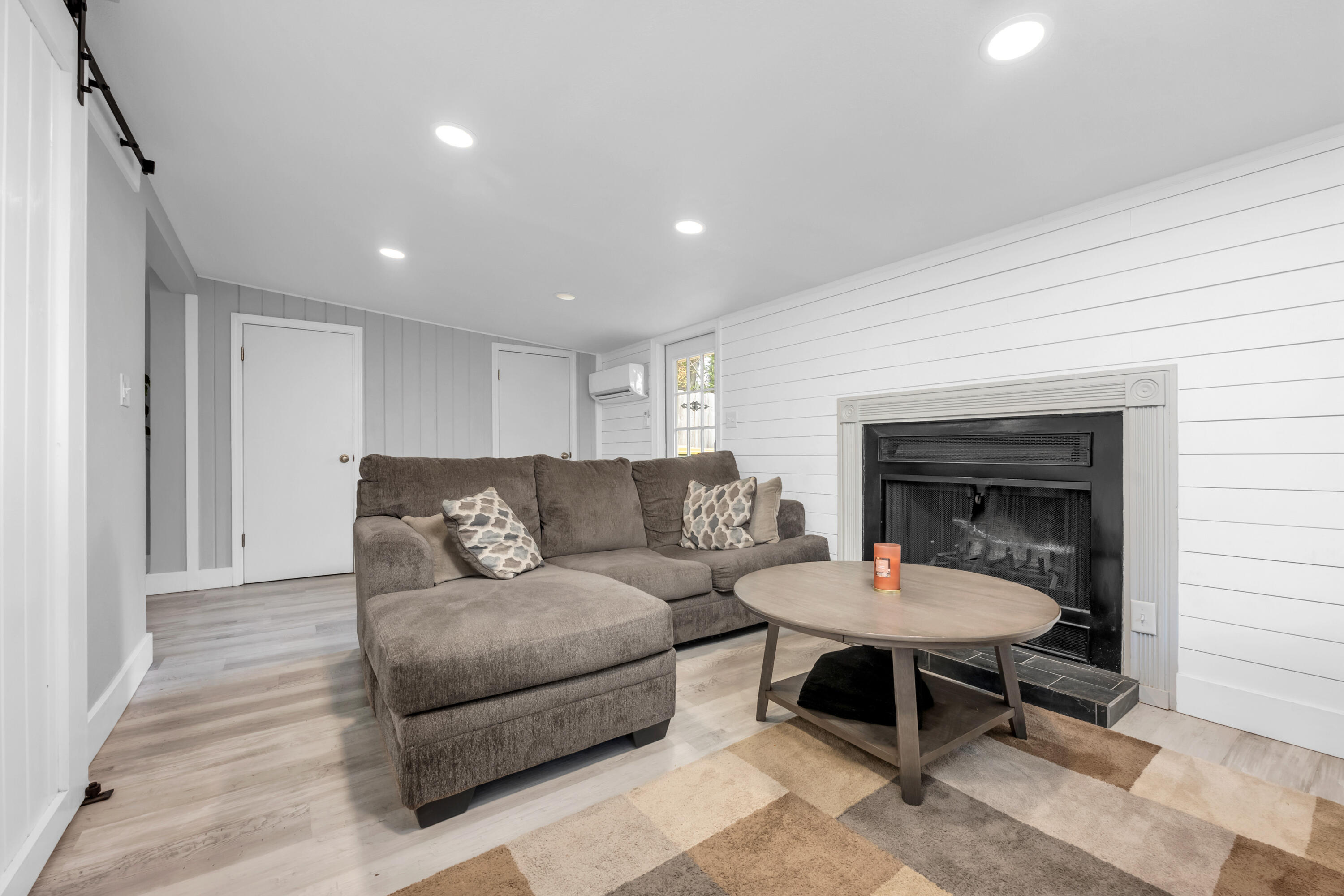 GARNIERS BEACH 2ND - Residential Lease