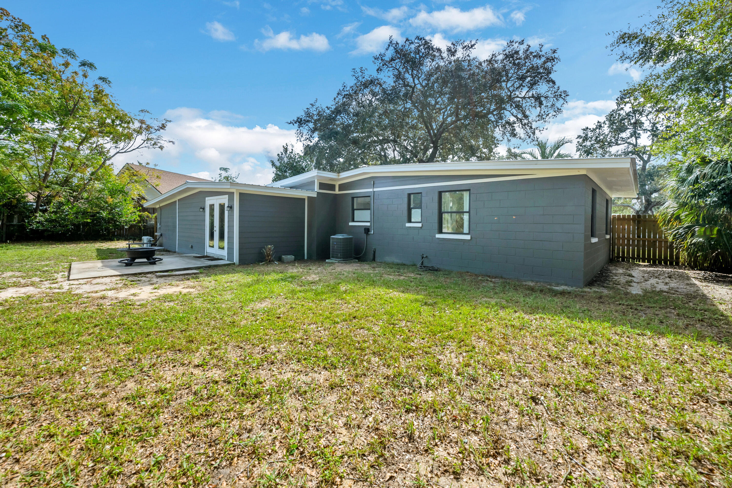 GARNIERS BEACH 2ND - Residential Lease