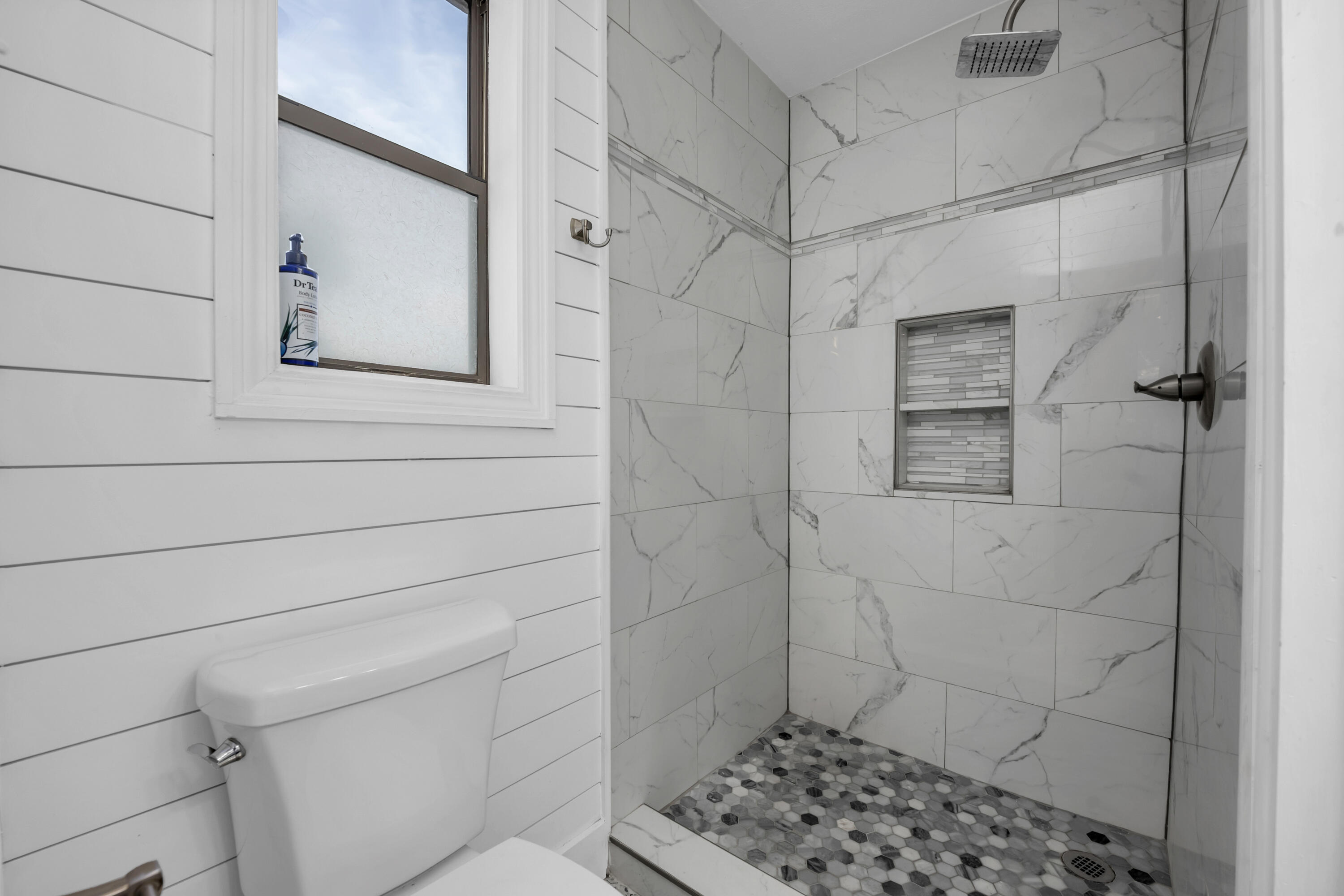 GARNIERS BEACH 2ND - Residential Lease