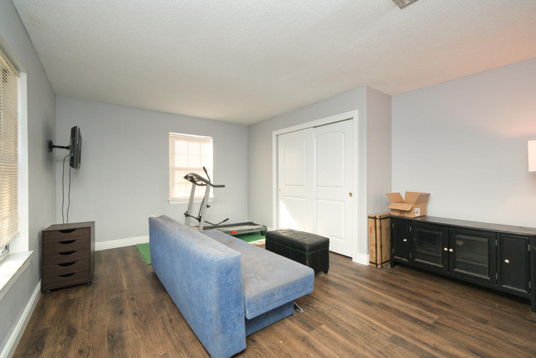 TWIN OAKS - Residential