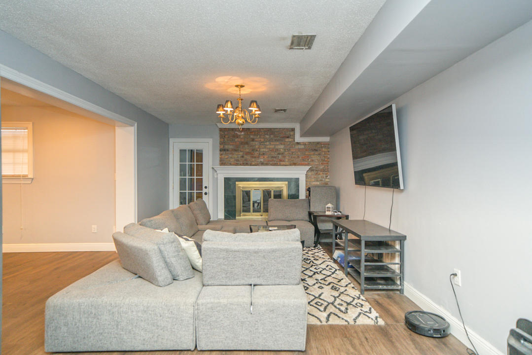 TWIN OAKS - Residential