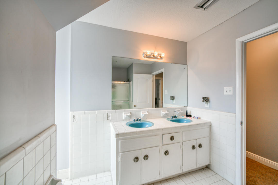 TWIN OAKS - Residential