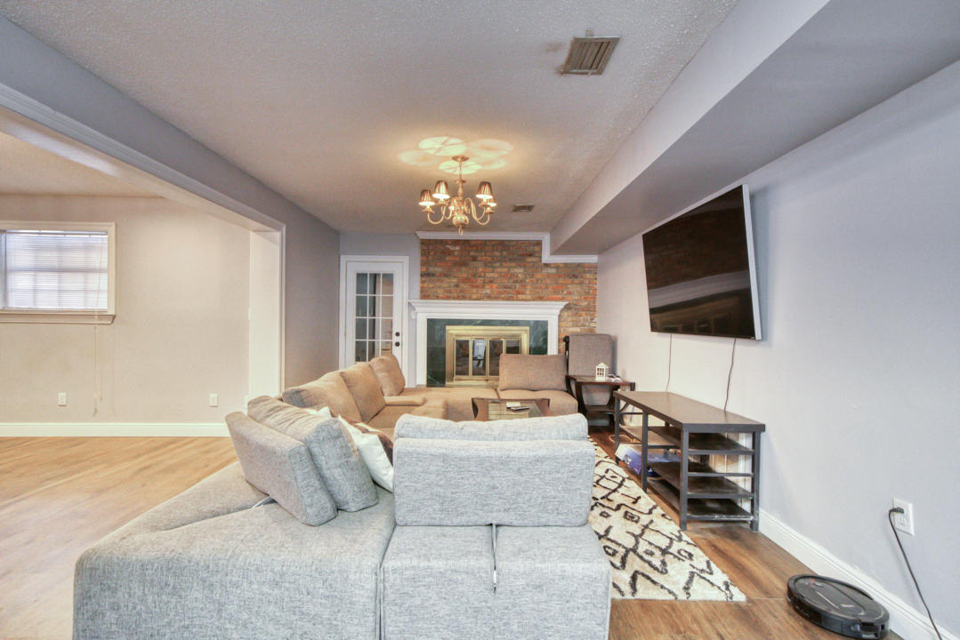 TWIN OAKS - Residential