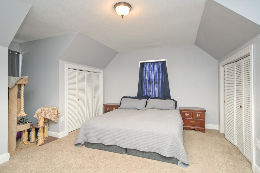 TWIN OAKS - Residential