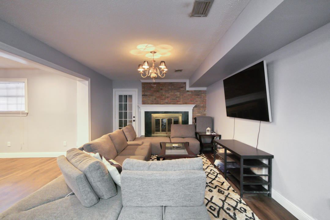 TWIN OAKS - Residential