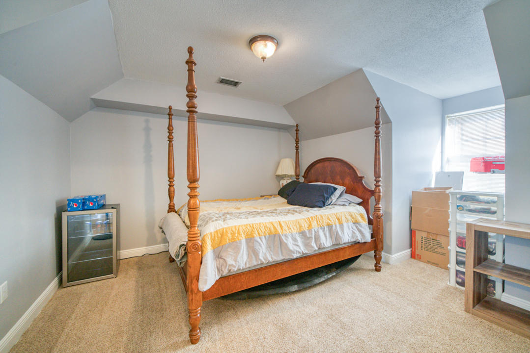 TWIN OAKS - Residential