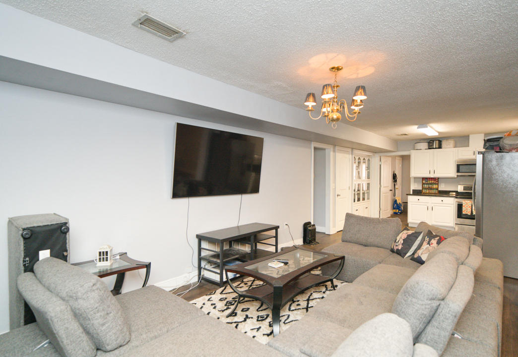 TWIN OAKS - Residential