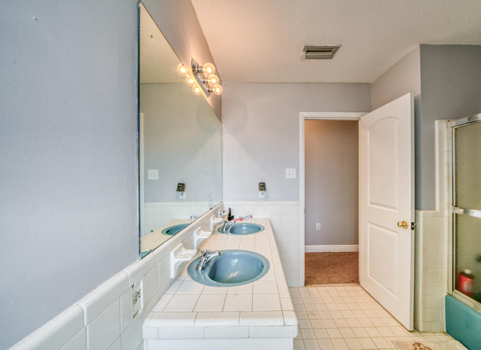 TWIN OAKS - Residential