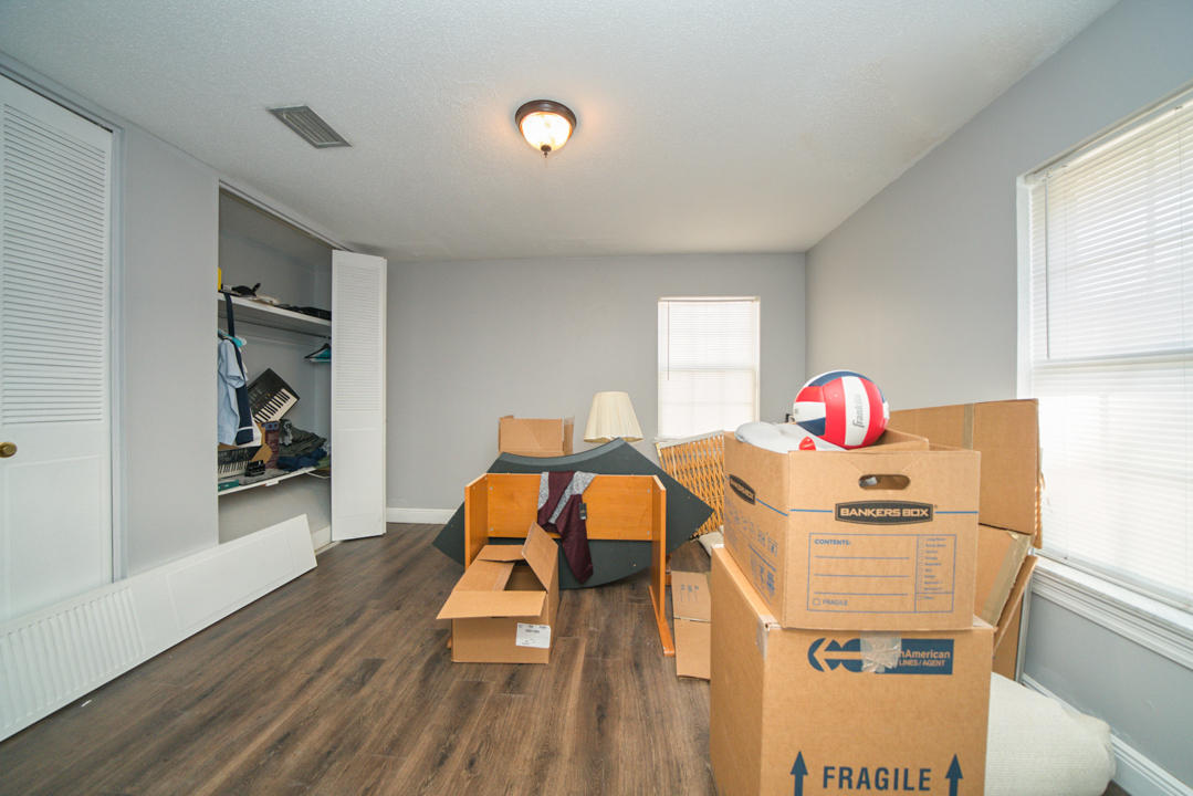 TWIN OAKS - Residential