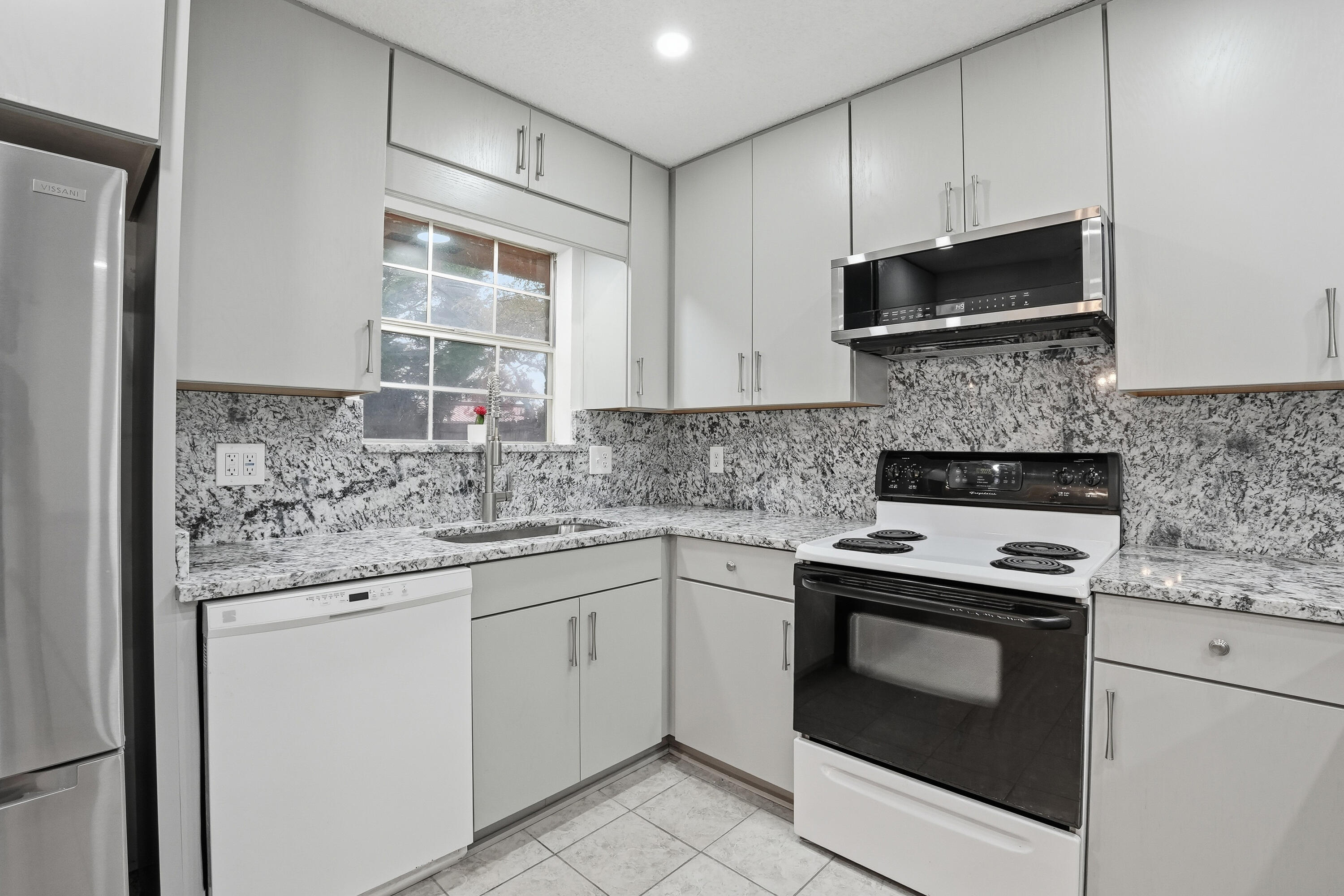 Casa Loma - Residential