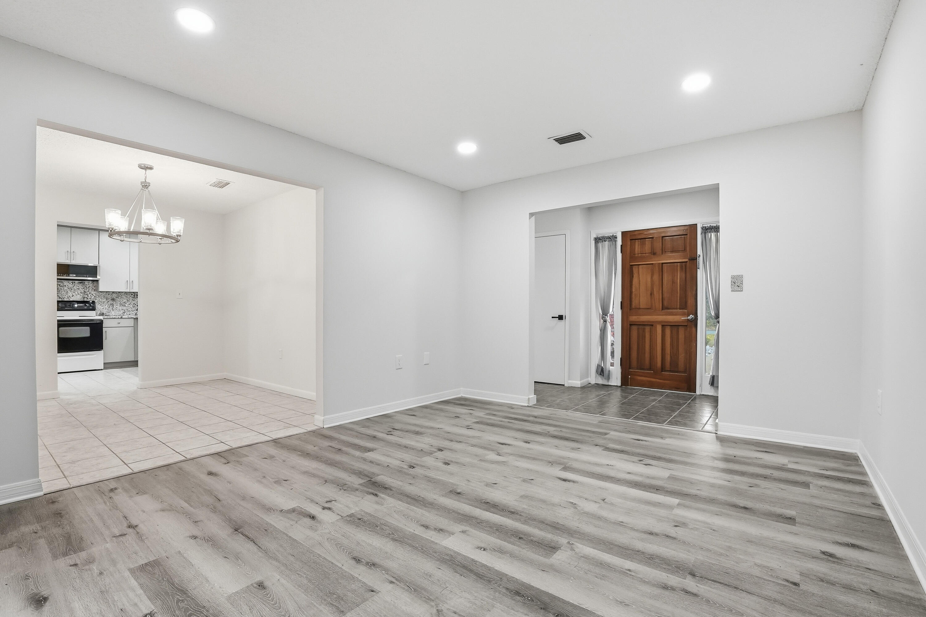 Casa Loma - Residential