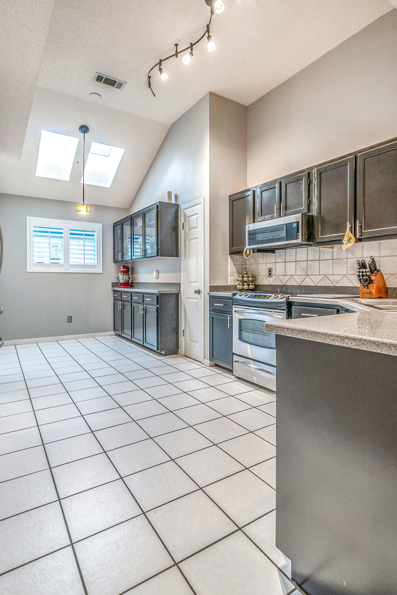 FAIRWAY LAKES PH 1 - Residential