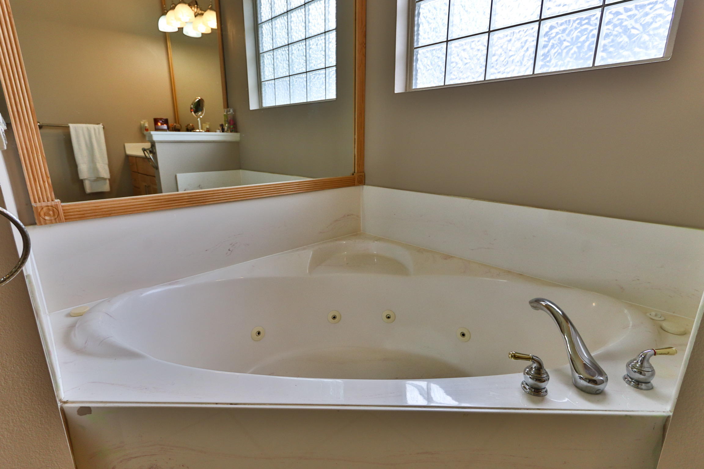 CHARDONNAY ESTATES - Residential