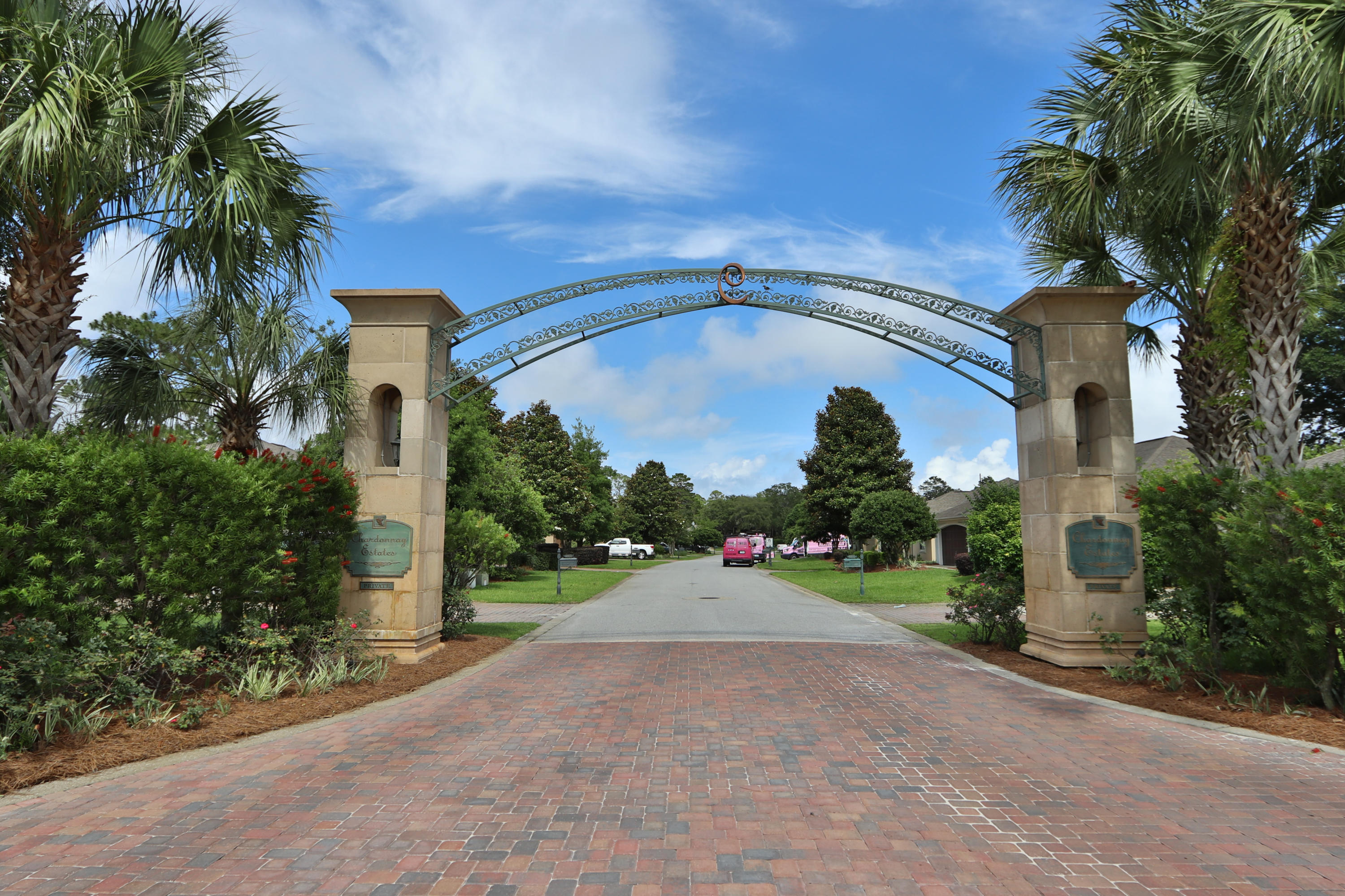 CHARDONNAY ESTATES - Residential