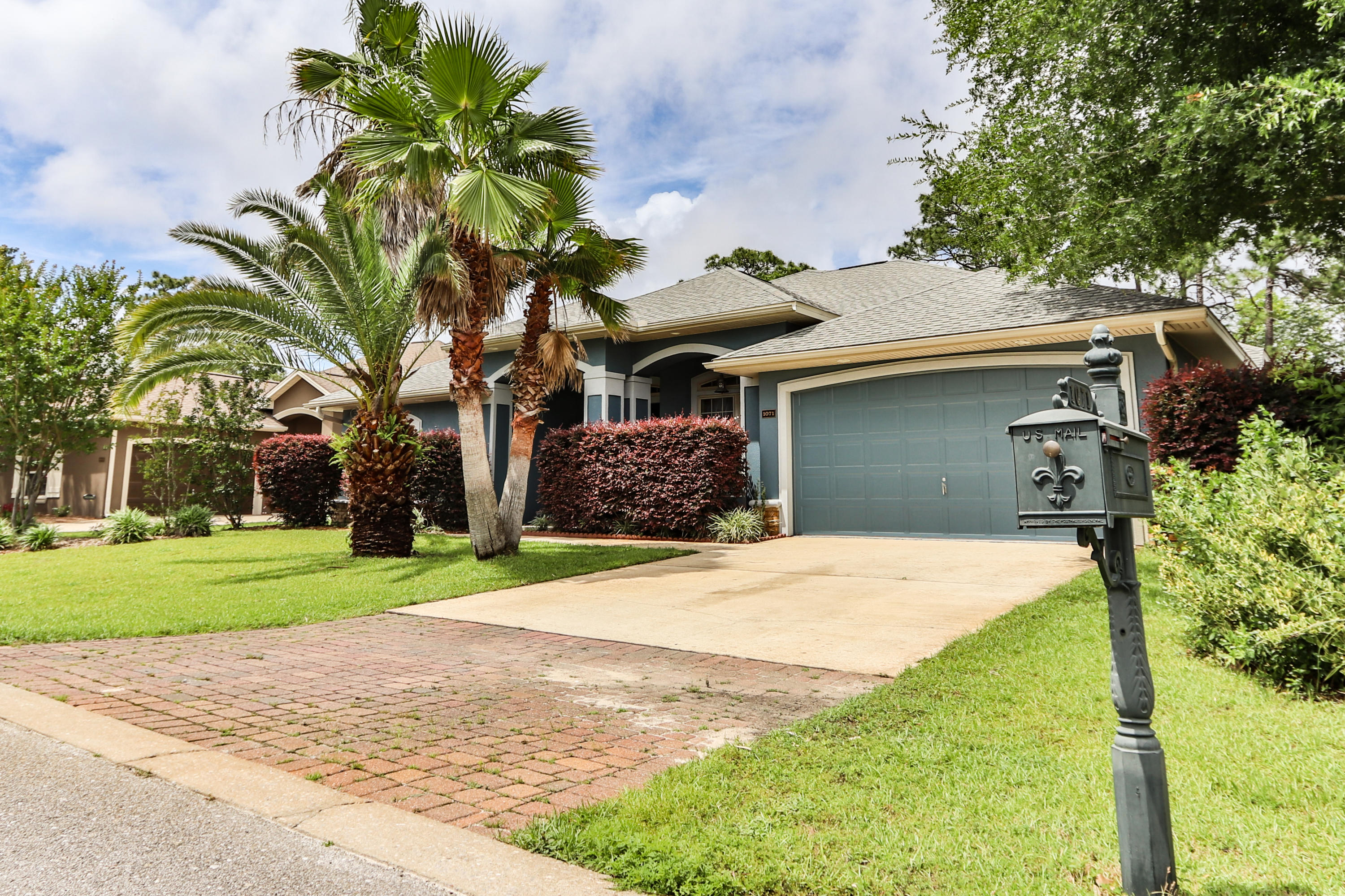 CHARDONNAY ESTATES - Residential