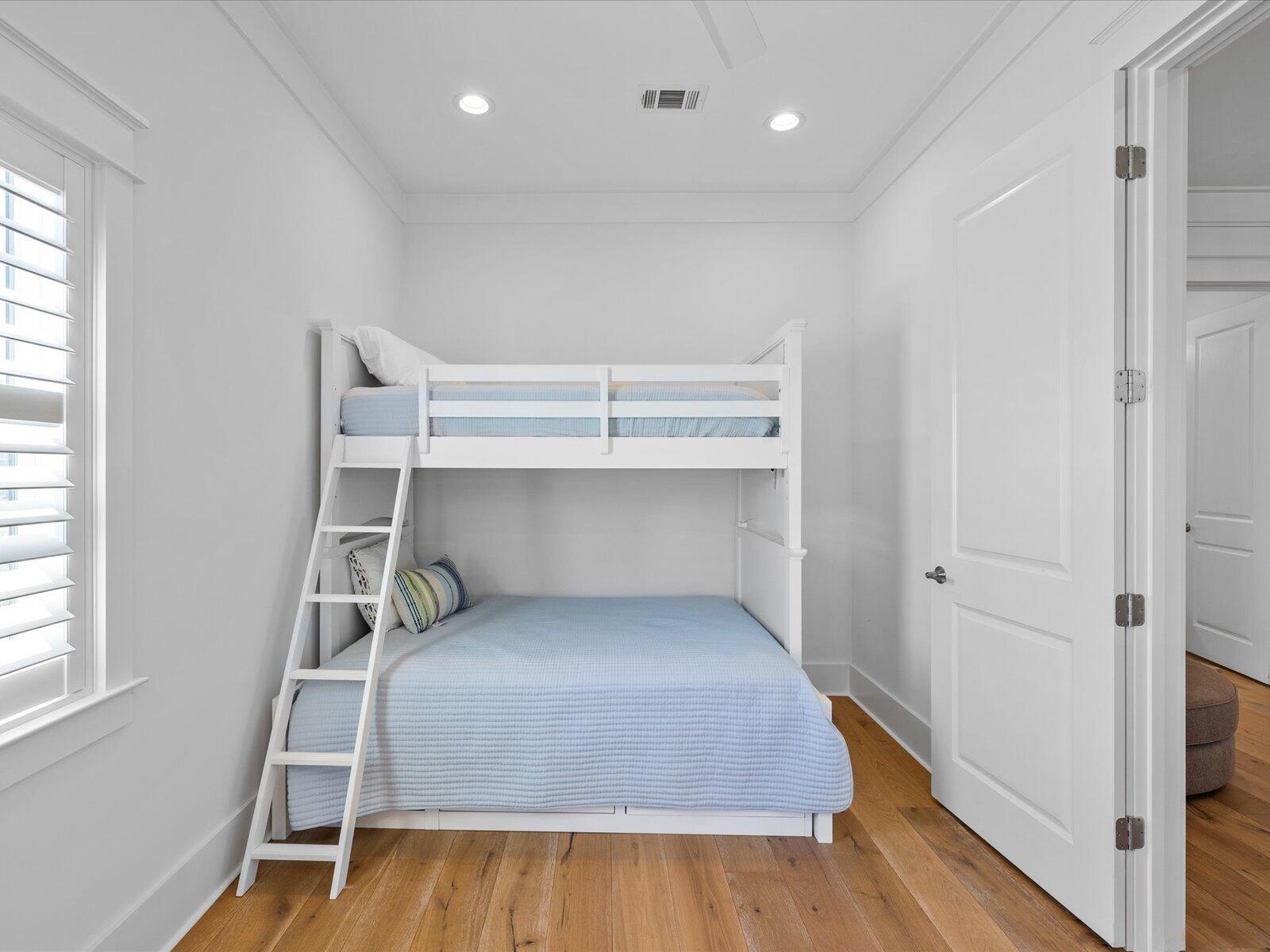 LAKESIDE AT BLUE MOUNTAIN BEACH - Residential Lease