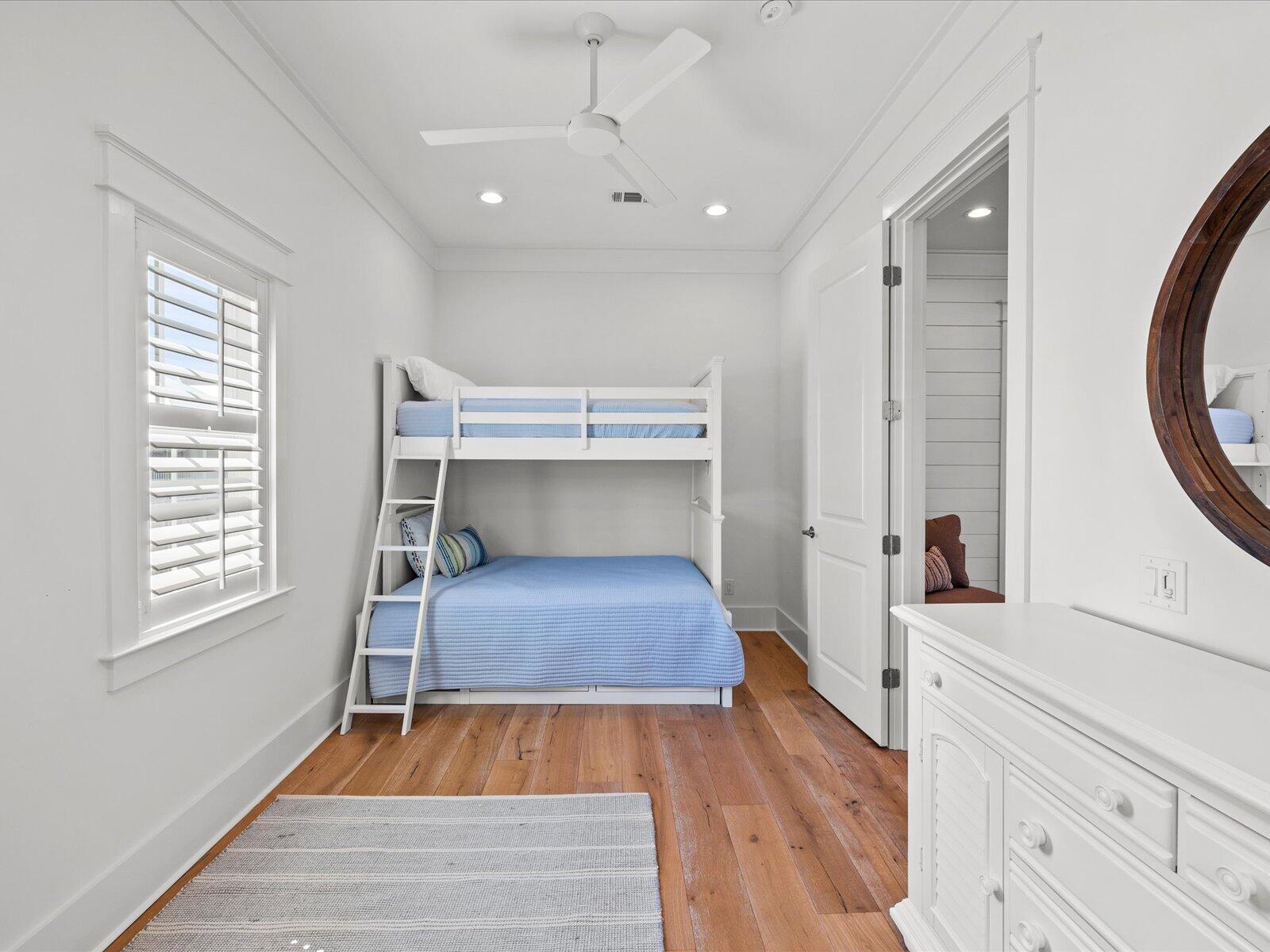 LAKESIDE AT BLUE MOUNTAIN BEACH - Residential Lease