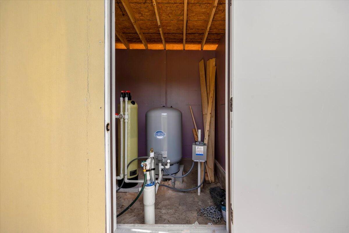 Desc Update For 2023 Parcel ''B'': Com At Ne Cor Of 30-4N-28W Thn N8837'18''W 1316.31 Ft; Thn S - Land