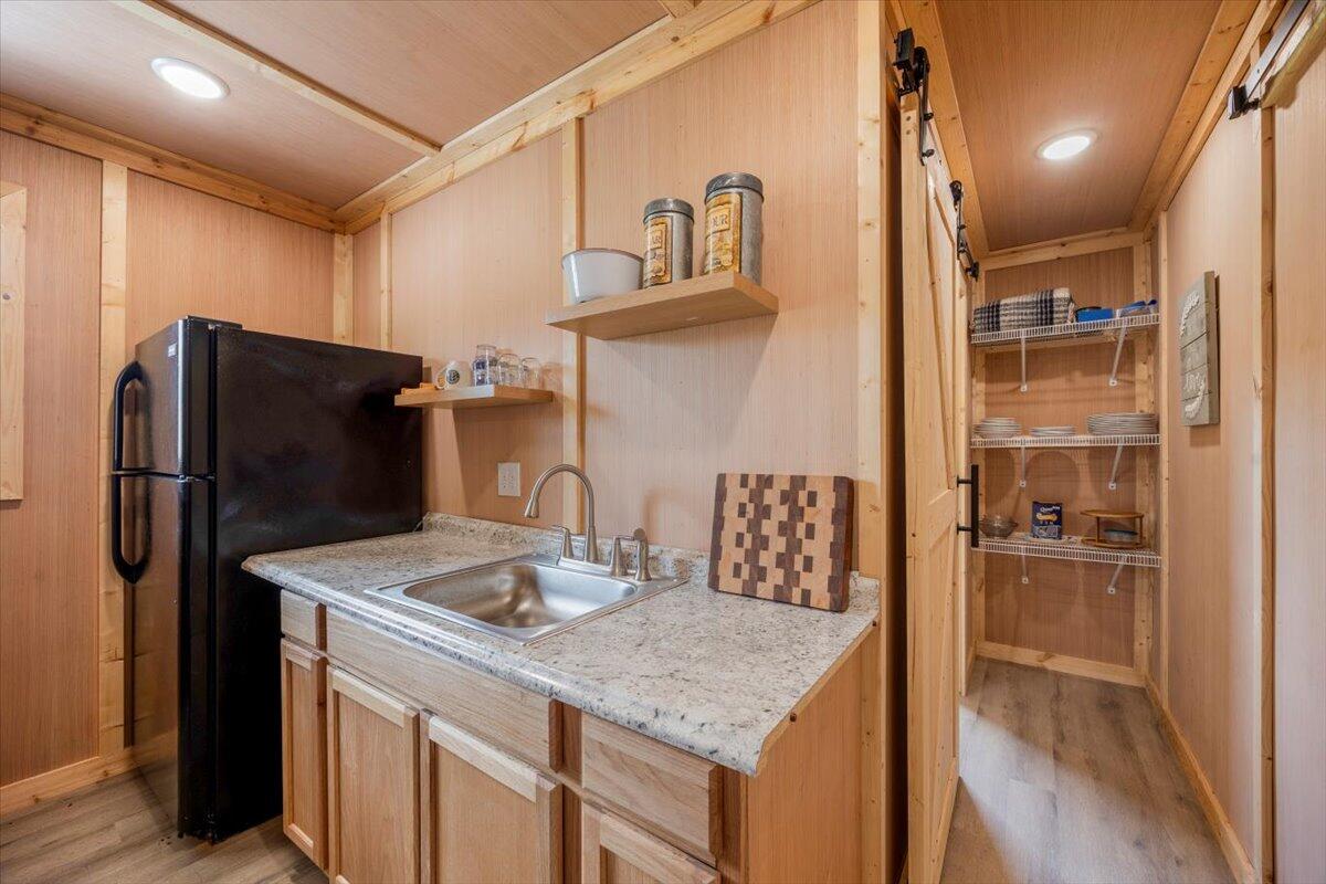 Desc Update For 2023 Parcel ''B'': Com At Ne Cor Of 30-4N-28W Thn N8837'18''W 1316.31 Ft; Thn S - Land