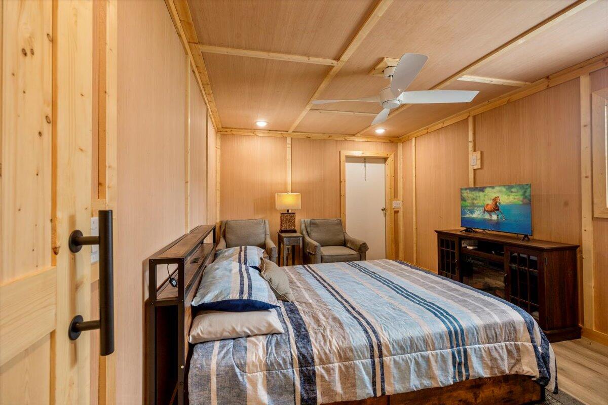 Desc Update For 2023 Parcel ''B'': Com At Ne Cor Of 30-4N-28W Thn N8837'18''W 1316.31 Ft; Thn S - Land