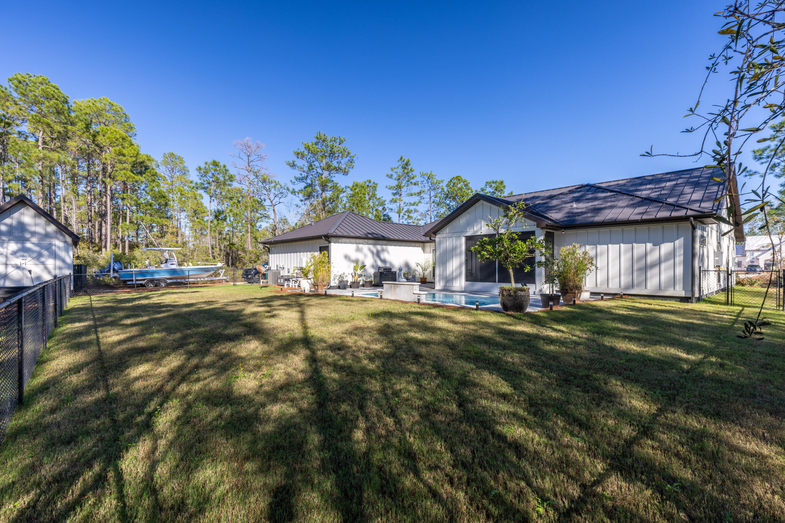 SECLUSION BAY - Residential