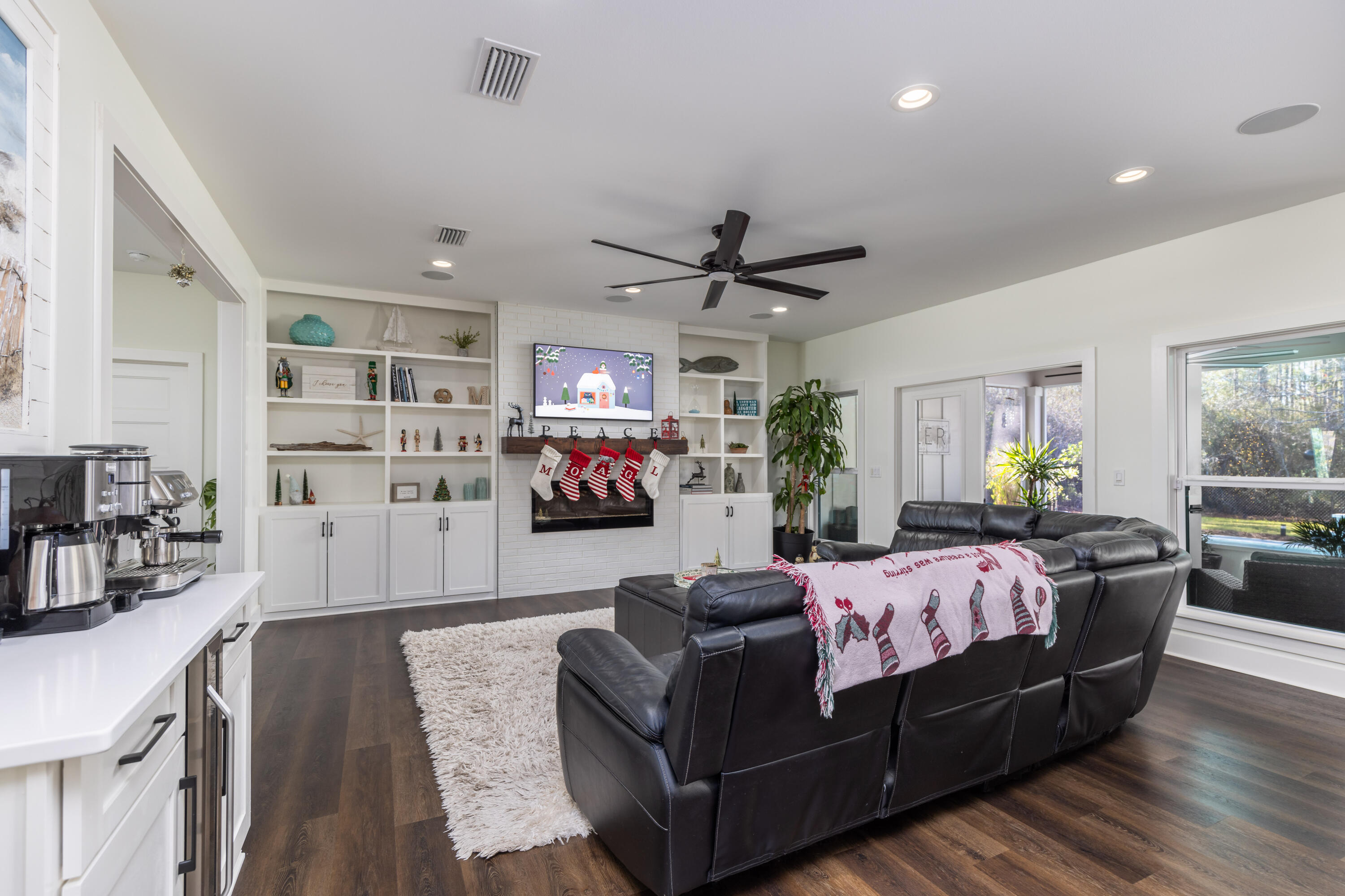 SECLUSION BAY - Residential